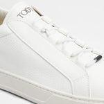 Sneakers basse in pelle scamosciata in bianco 