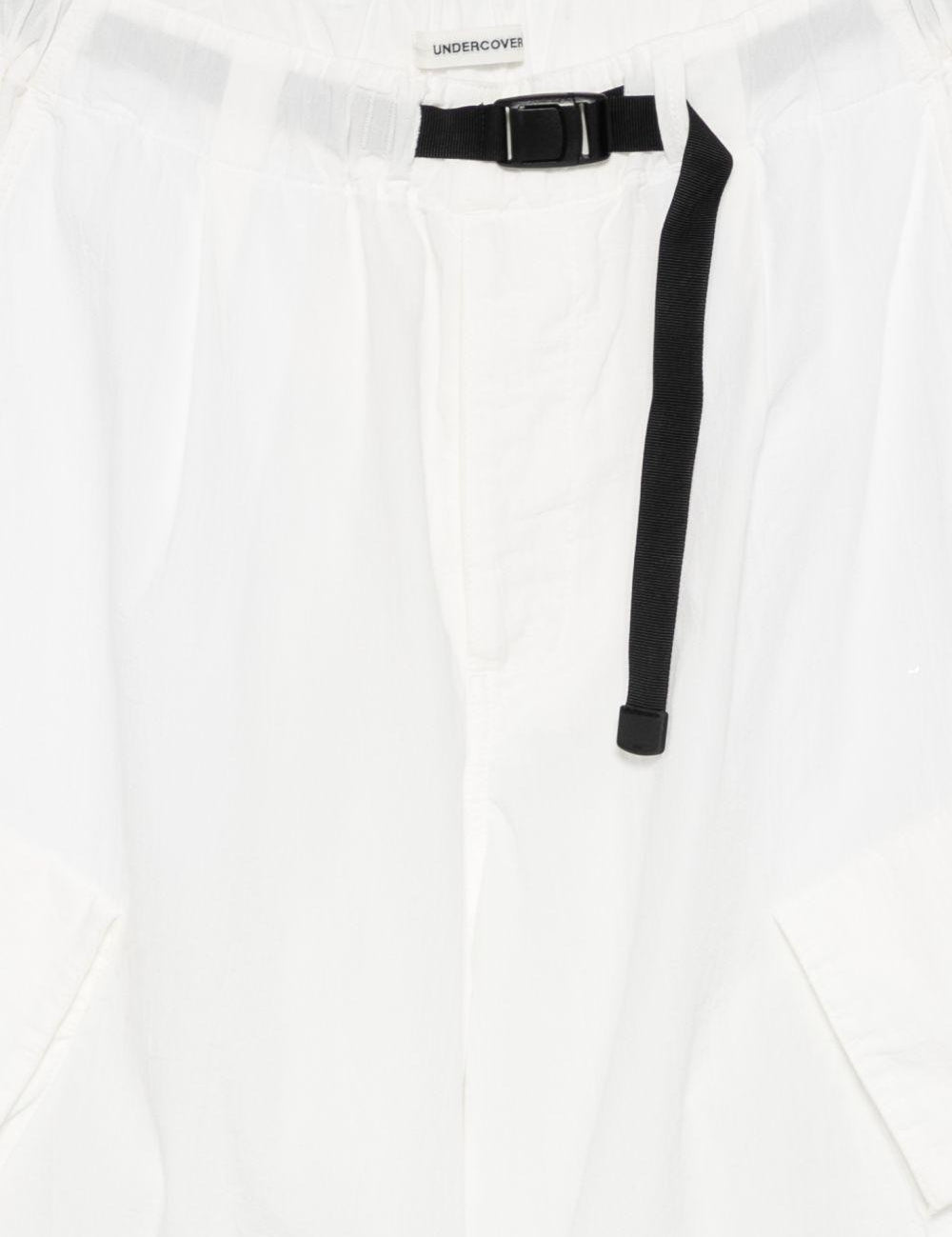 Pantaloncini con chiusura a fibbia in bianco Undercover - uomo 