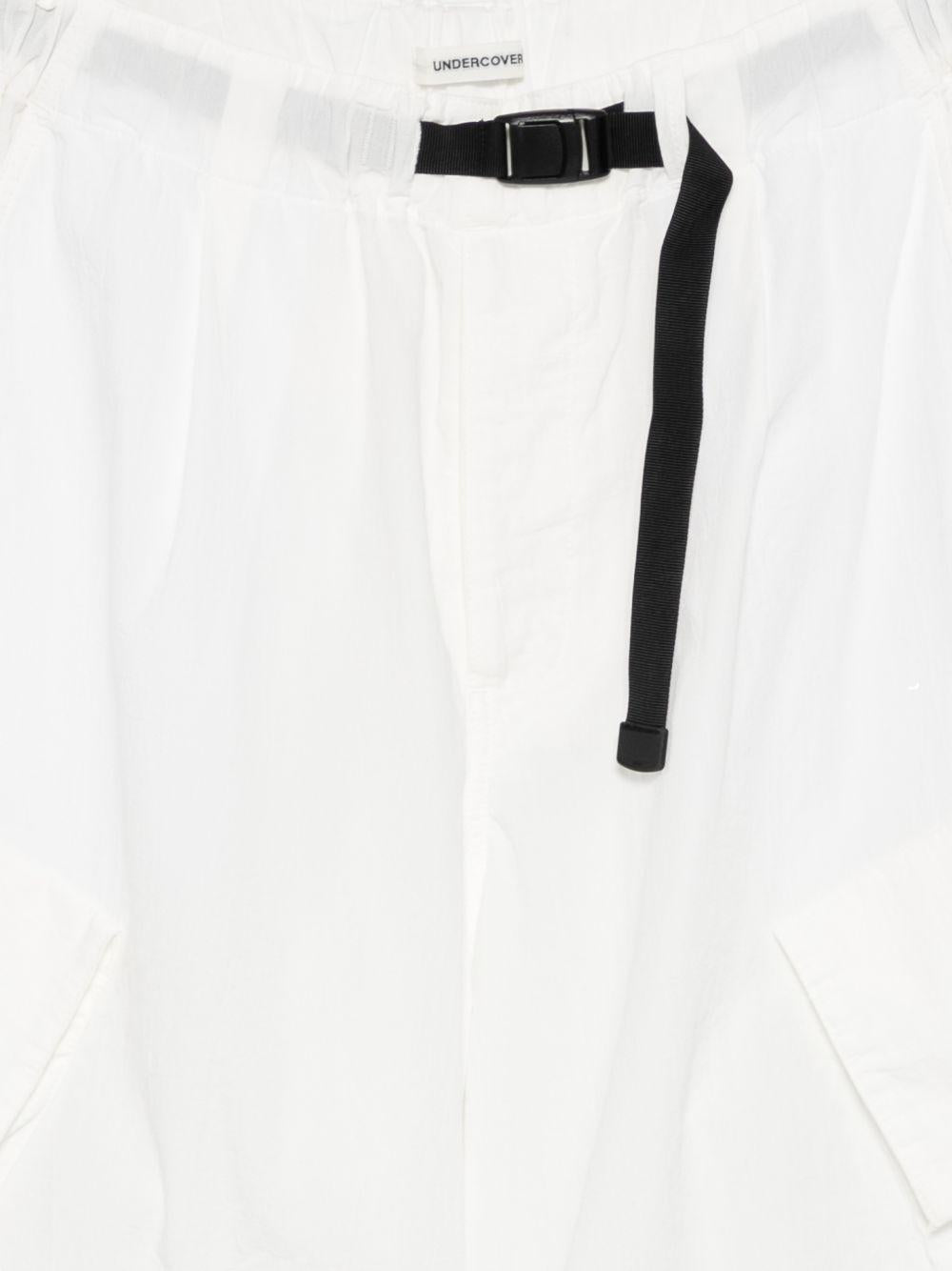 Pantaloncini con chiusura a fibbia in bianco Undercover - uomo 