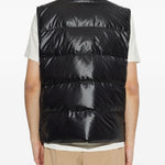 Gilet imbottito con patch logo in nero Moncler - uomo 