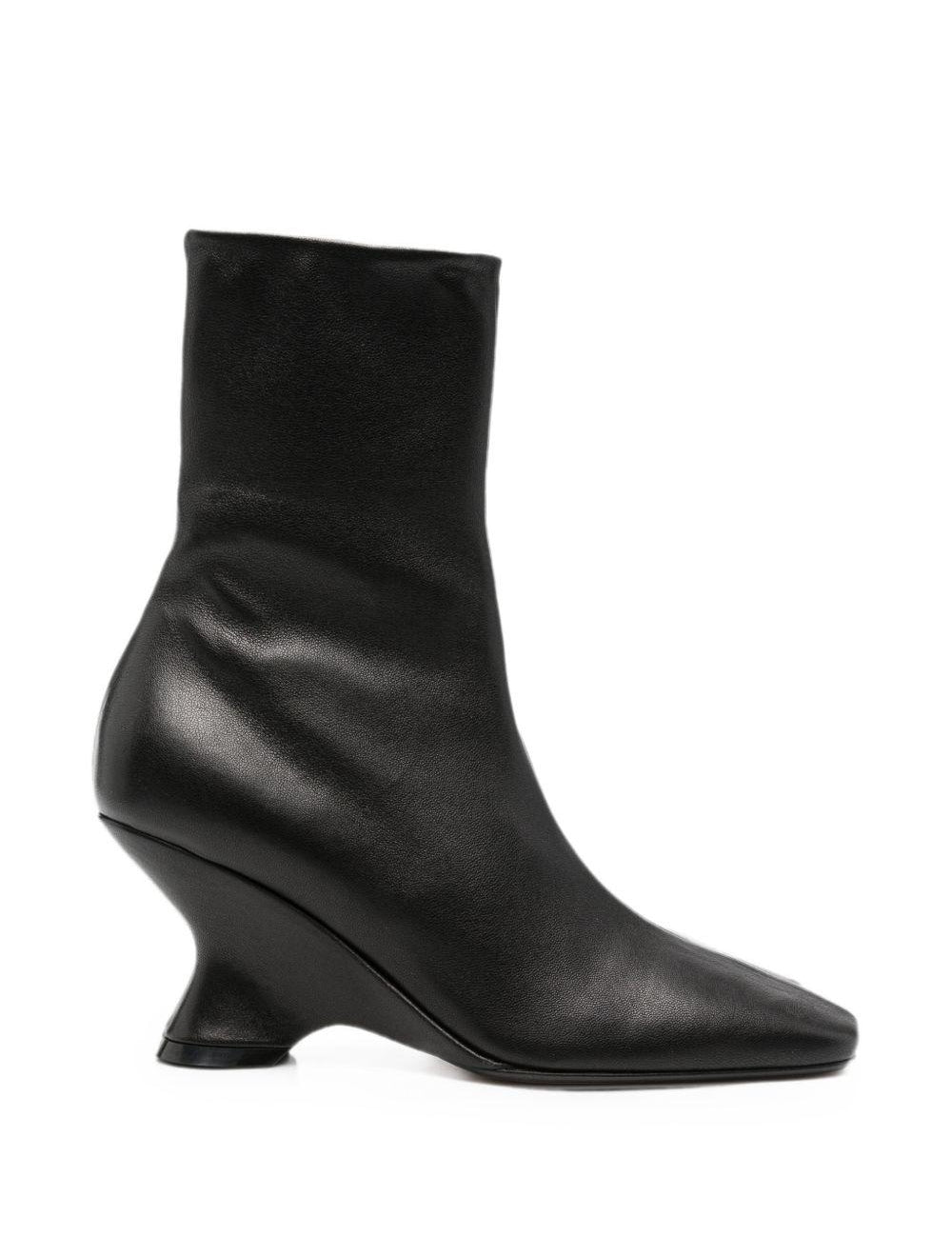 Stivaletti con tacco in pelle in nero 