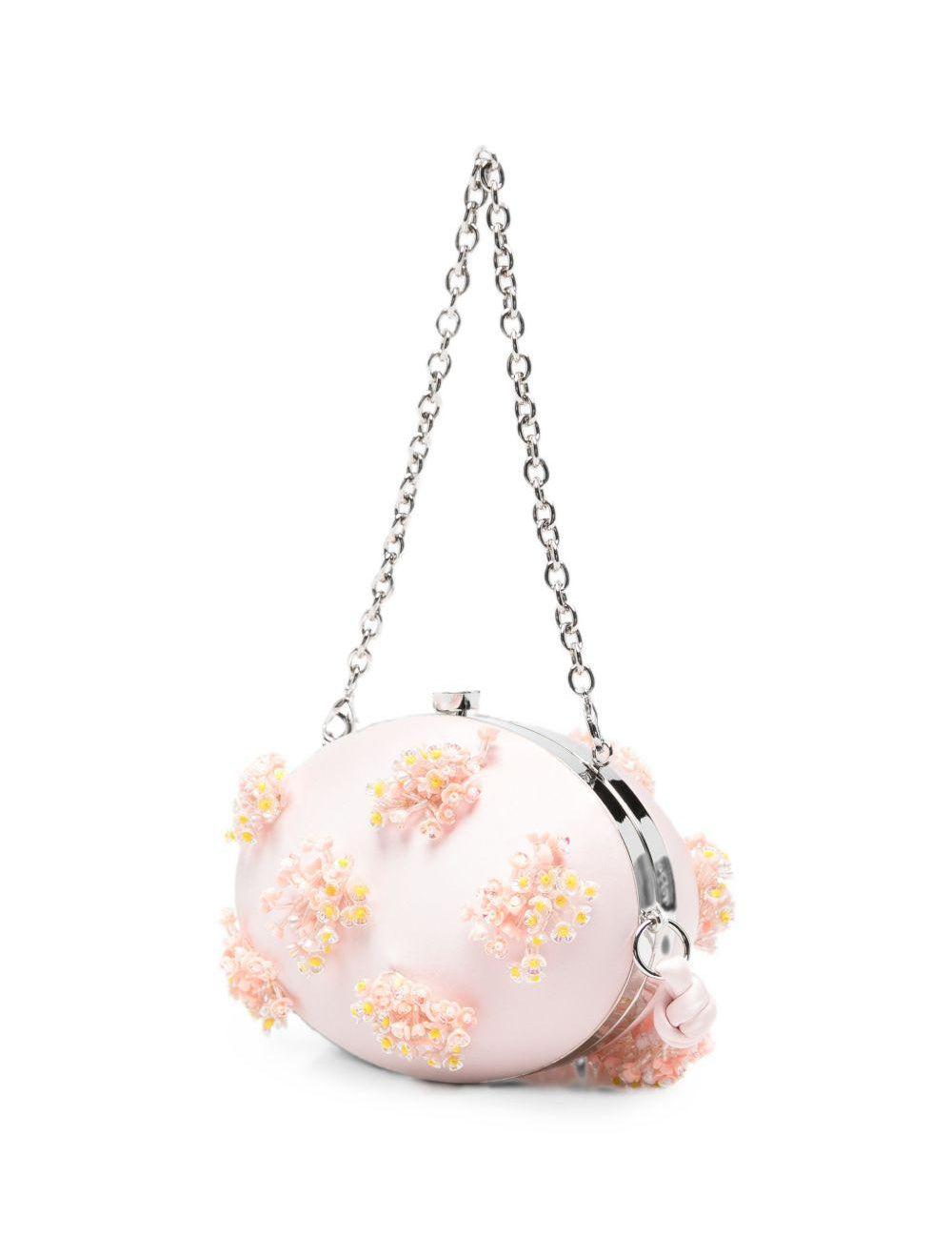 Clutch in raso rosa con decorazioni floreali 