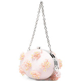 Clutch in raso rosa con decorazioni floreali 