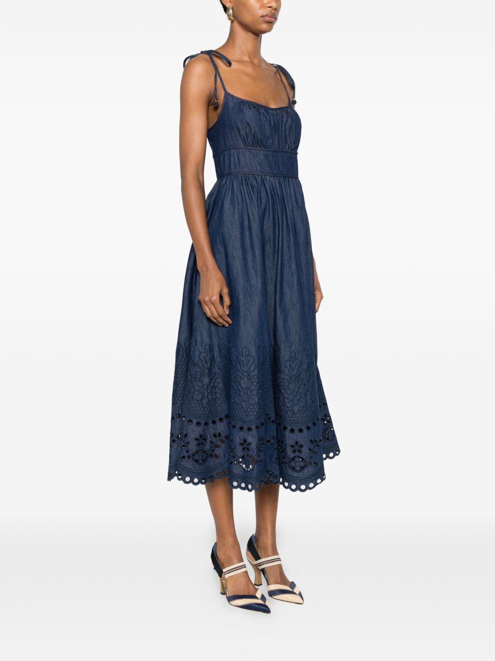 Abito midi in denim ricamato Mahon in blu 