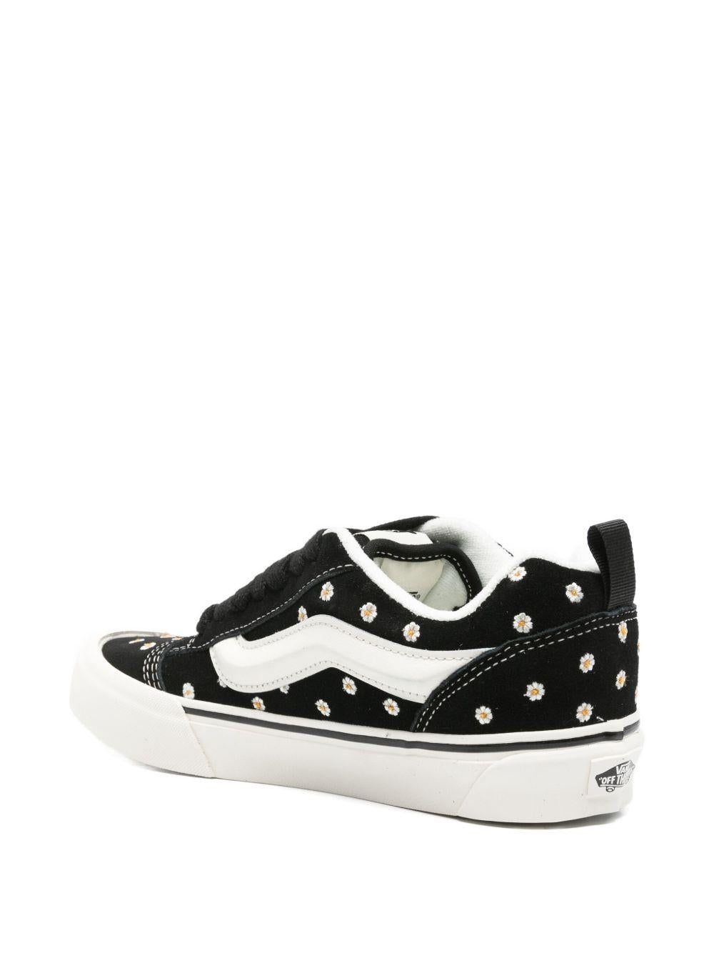 Sneakers knu skool con ricamo a fiori in nero 