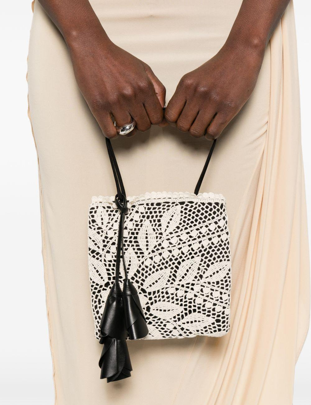 Borsa a mano julia all'uncinetto in nero e crema Magda butrym - donna 
