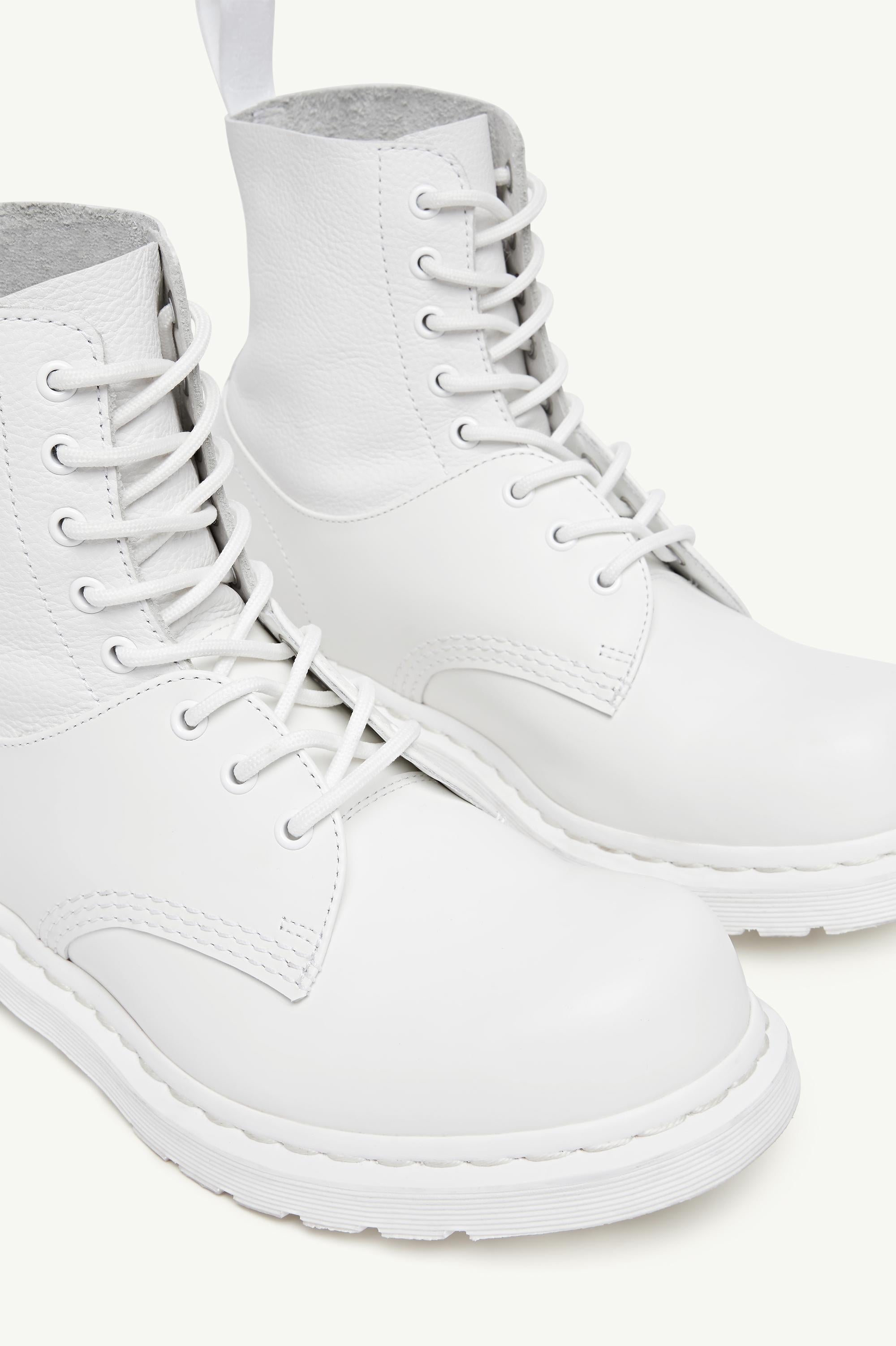 Stivaletti alti con lacci in bianco MM6 x Dr. Martens - donna 