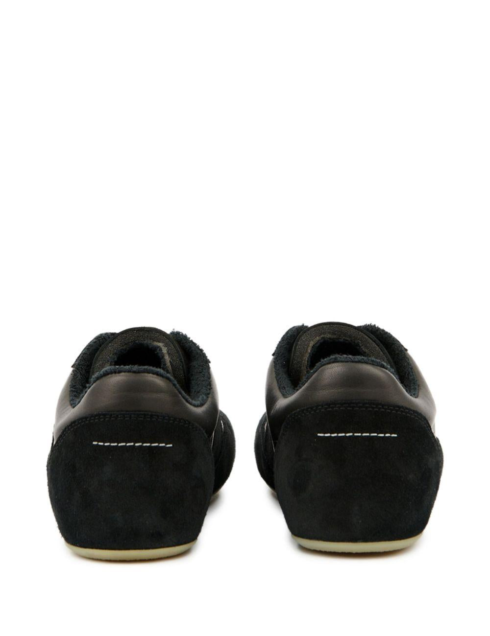Sneakers con grafica numerica in nero 