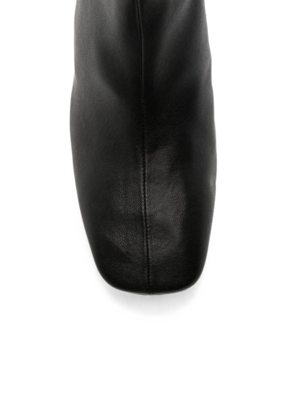 Stivaletti con tacco in pelle in nero 
