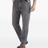 Jeans a cinque tasche in denim grigio con vestibilità iconica. In grigio Brunello cucinelli - uomo 