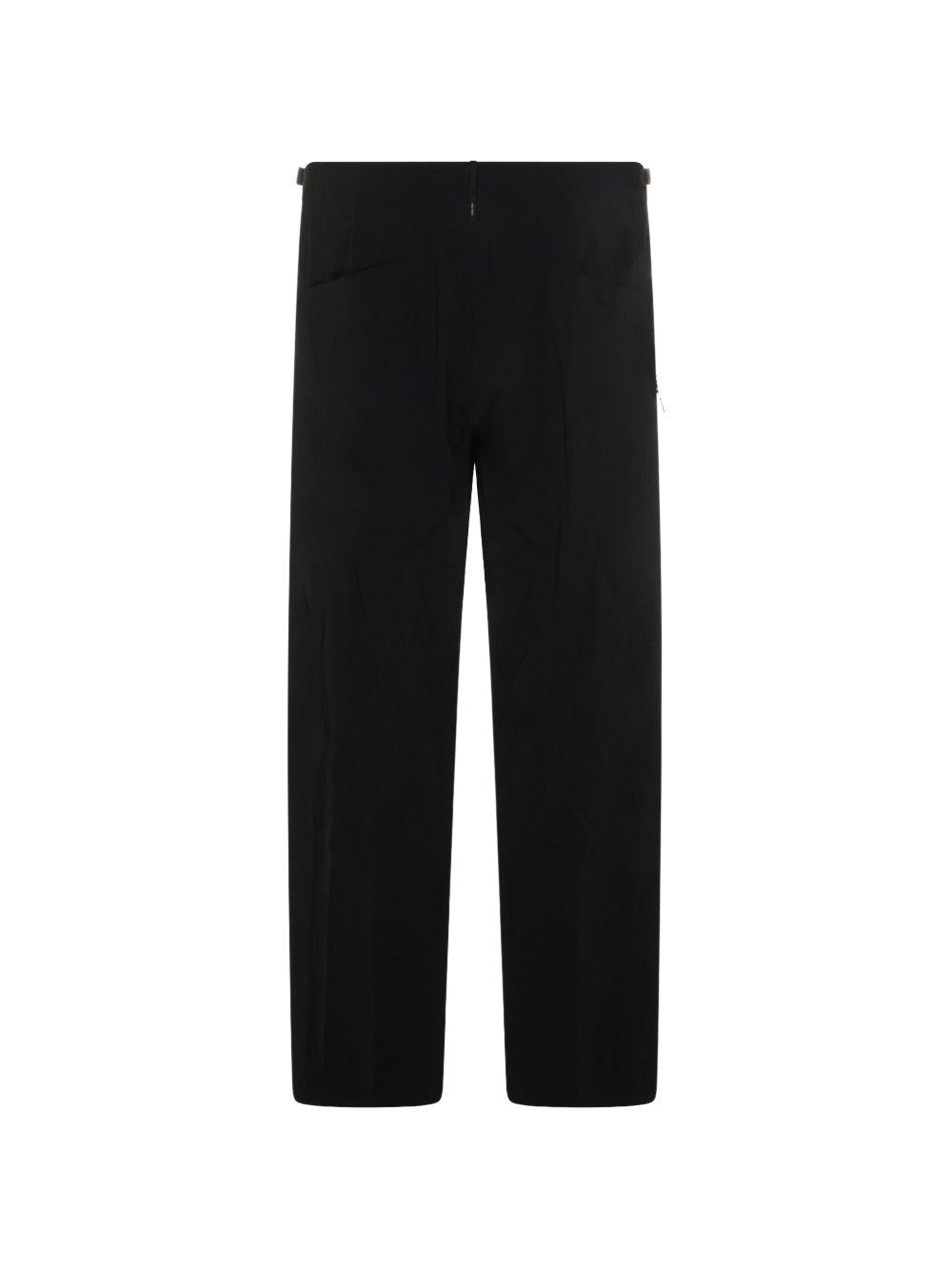 Pantaloni spere cargo in nero 