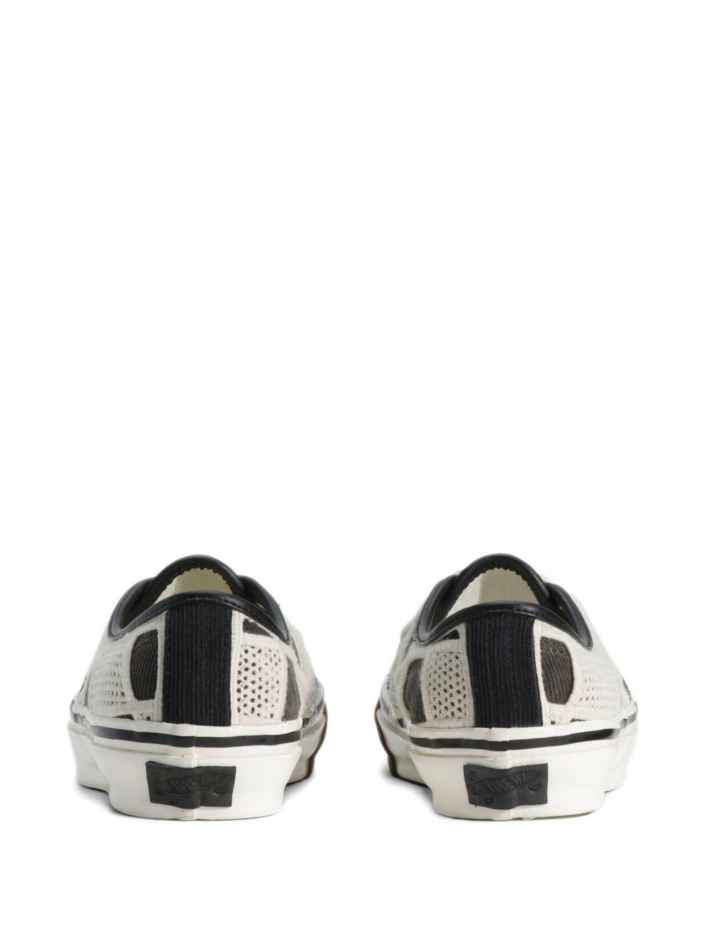 Sneakers lx authentic 44 shell in bainco e nero Vans - unisex 