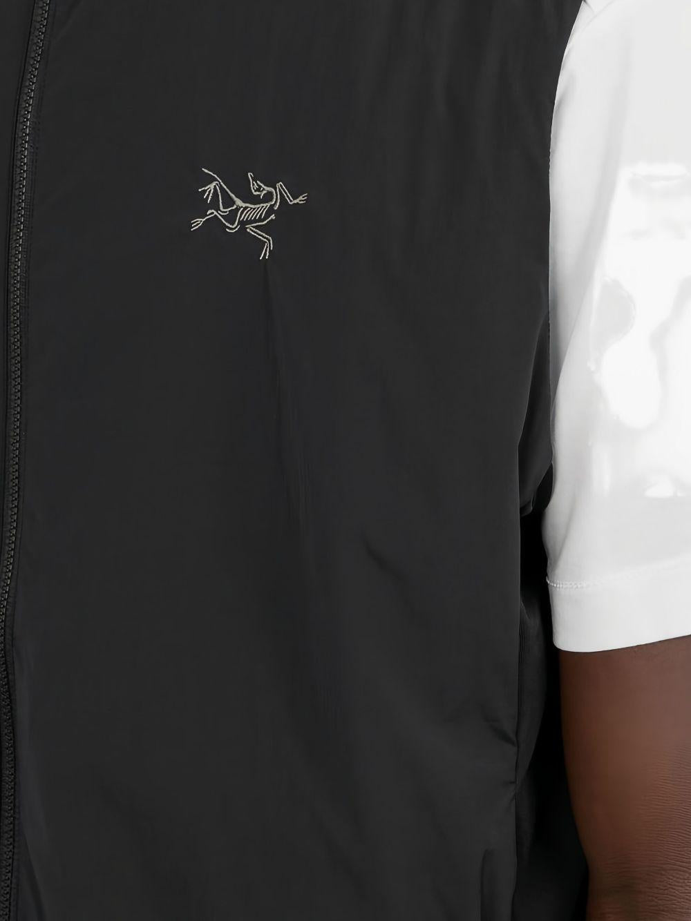 Gilet con zip sul collo in nero Arc'teryx - uomo 