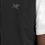 Gilet con zip sul collo in nero Arc'teryx - uomo 