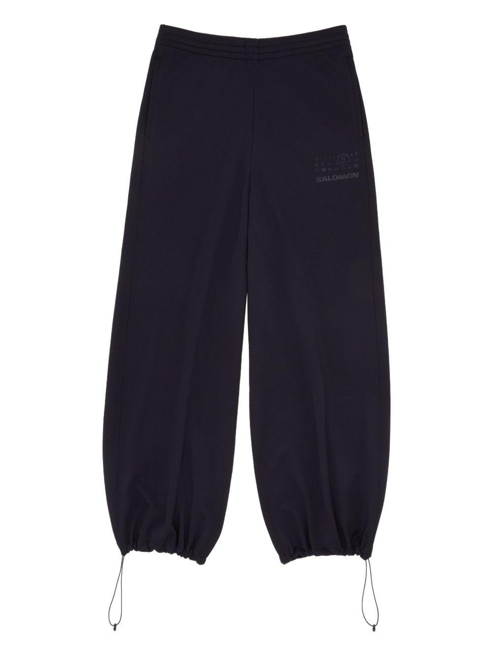Pantaloni con coulisse sui orli in nero MM6 X Salomon - unisex 