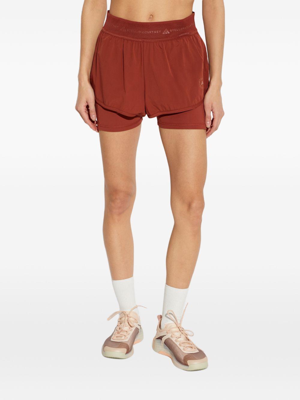 Shorts 2 in 1 con logo in rosso terracotta Adidas by Stella Mc Cartney - donna 