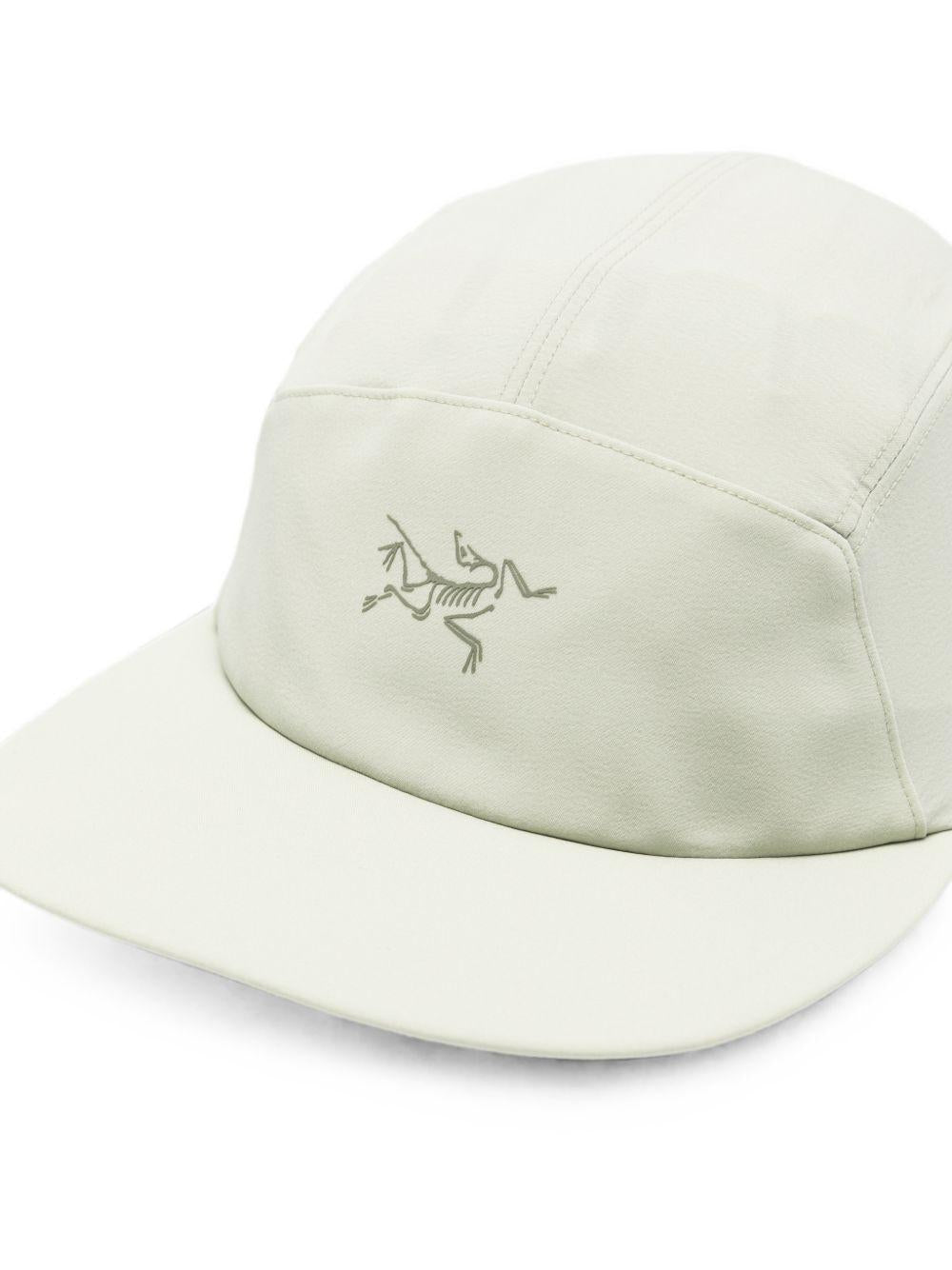 Cappello con logo in verde 