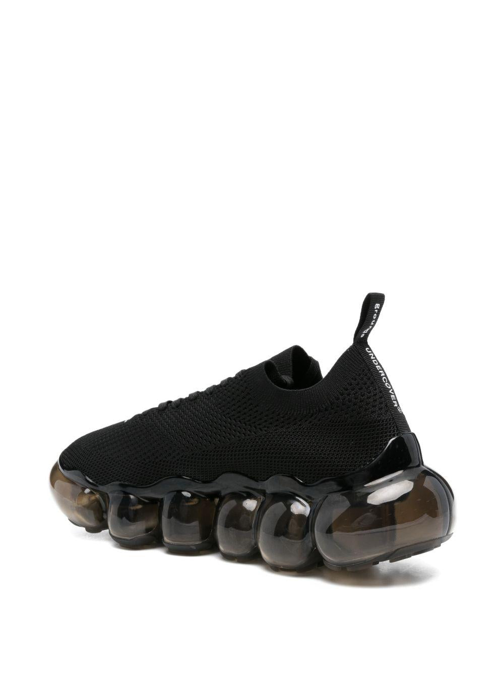 Sneakers con suola a bolle in nero Undercover - uomo 