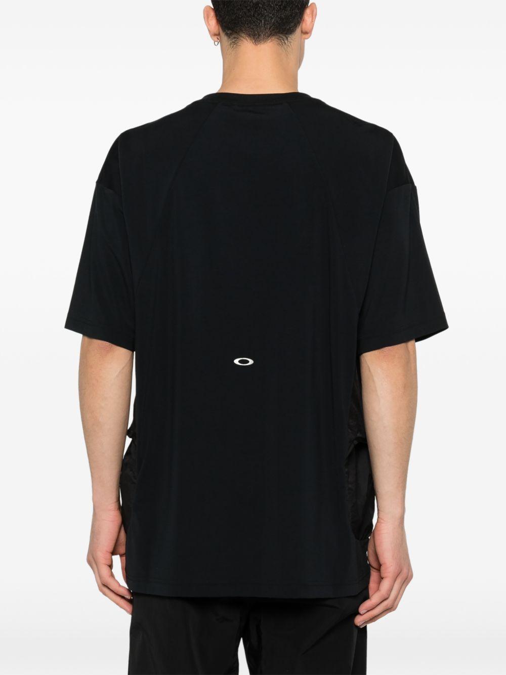 T-shirt con logo e dettaglio in nero Oakley - uomo 