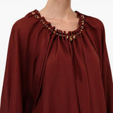 Blusa con decorazioni di perline Aster in bordeaux 