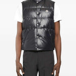 Gilet imbottito con bottoni in blu Moncler - uomo 