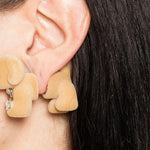 Orecchini a forma di cucciolo in beige Yvmin - donna 