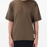 T-shirt AuraLite™ plissettata in verde Satisfy - unisex 