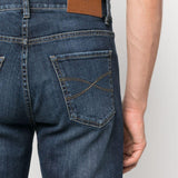 Jeans a gamba stretta in blu Brunello cucinelli - uomo 