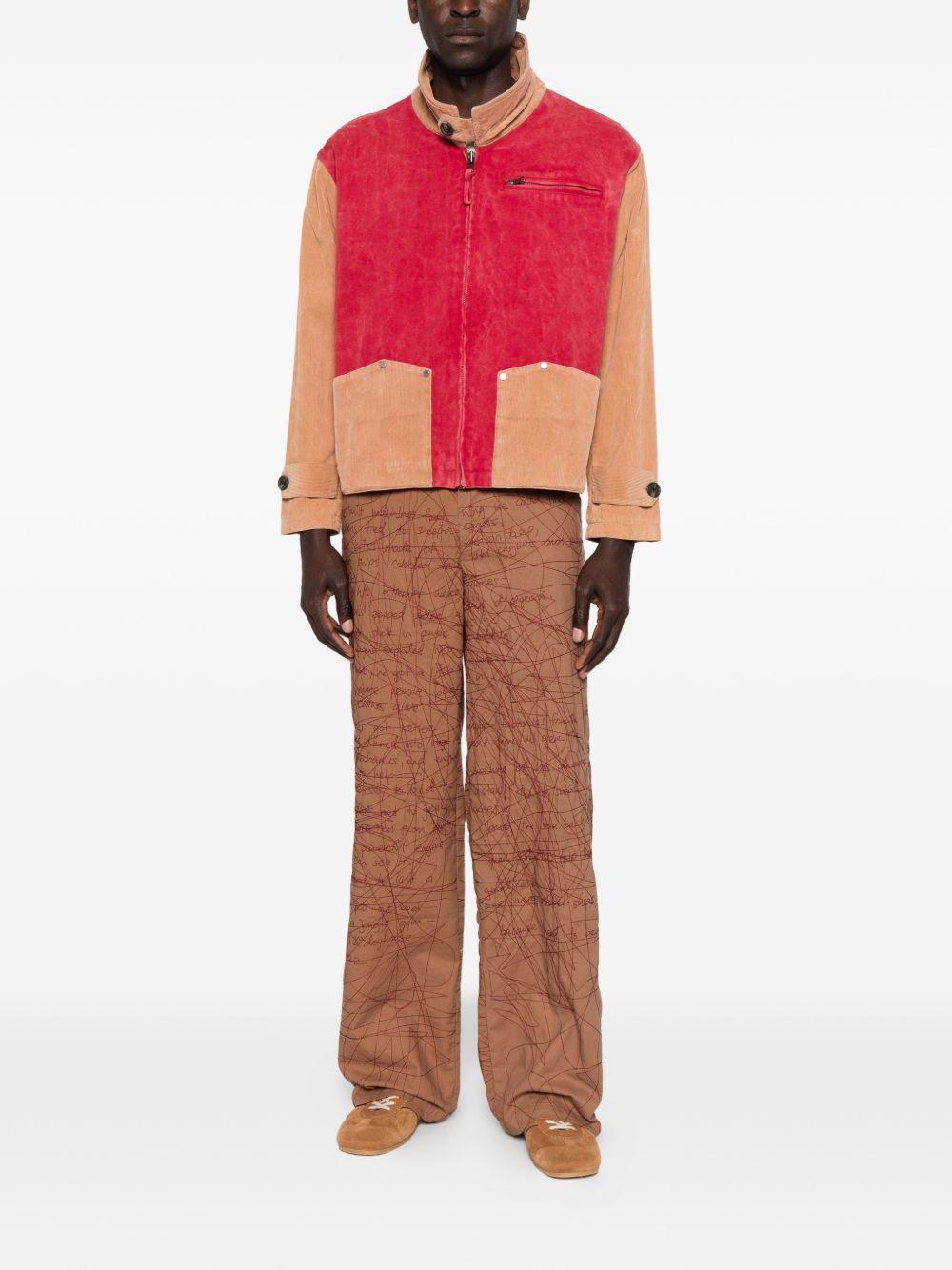 Pantaloni con motivo a scrittura ricamata in marrone Kidsuper - uomo 