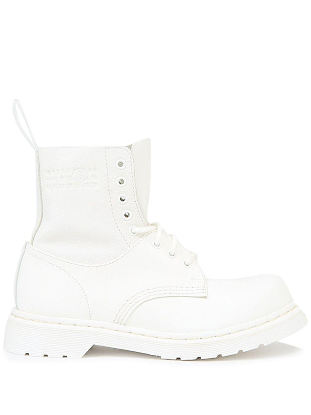 Stivaletti alti con lacci in bianco MM6 x Dr. Martens - donna 