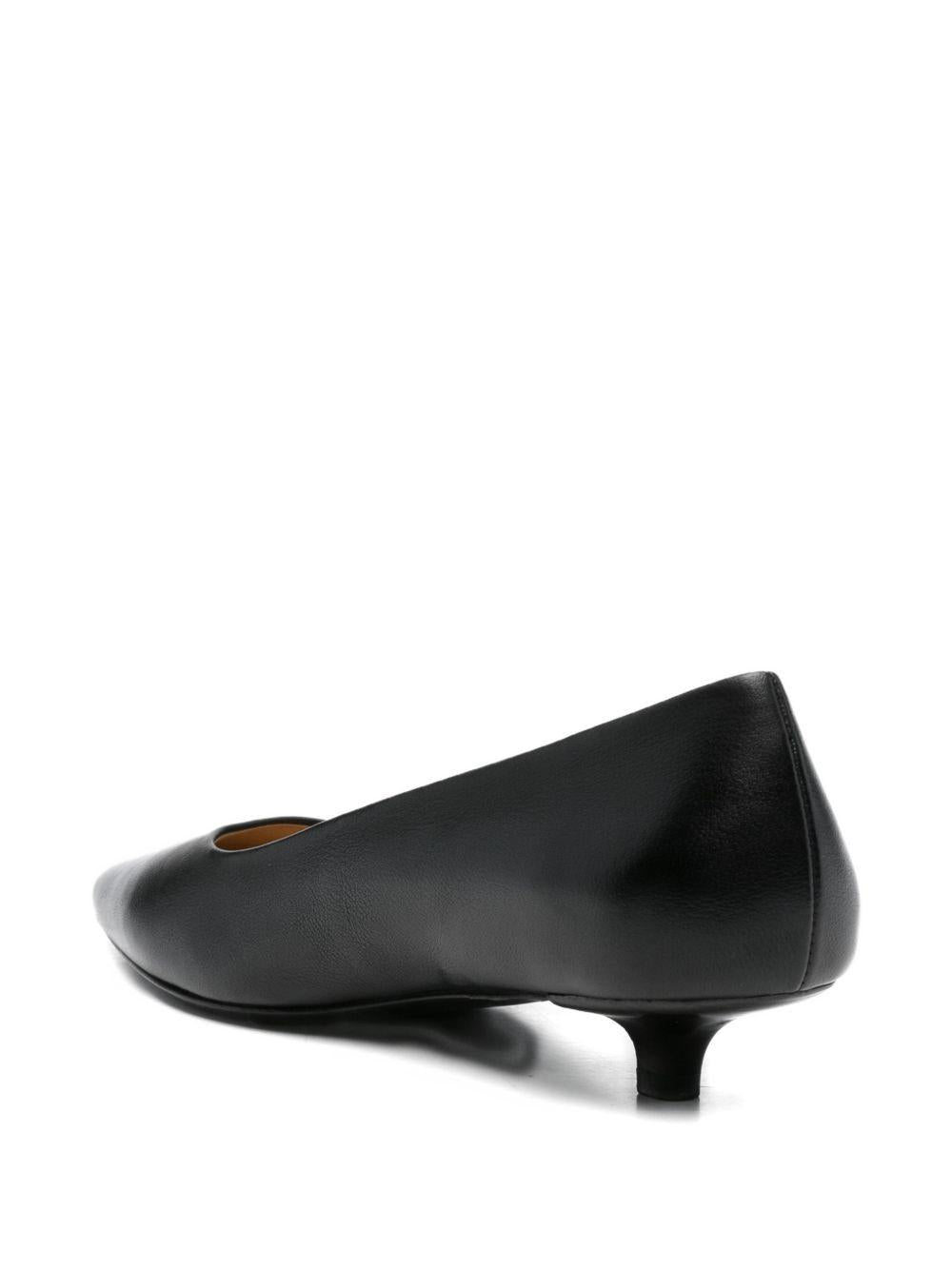 Decollete a punta spino in nero Marsell - donna 