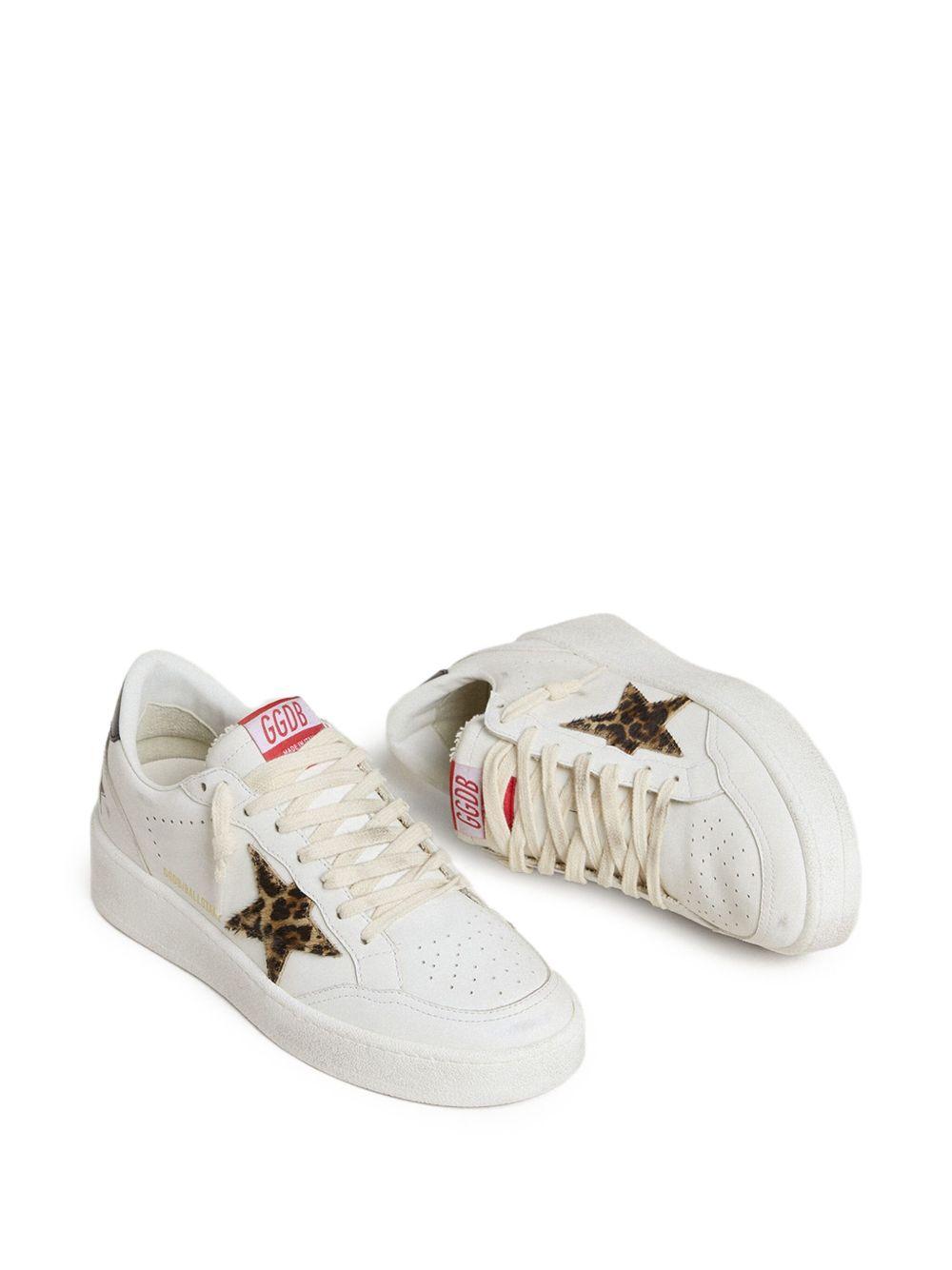 Sneakers in pelle con stampa leopardata in bianco Golden goose - donna 