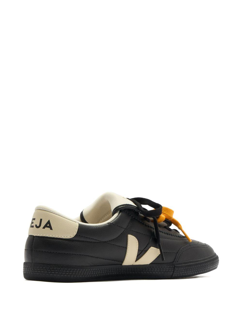Sneakers con linguetta panenka in nero Veja x magliano - donna 