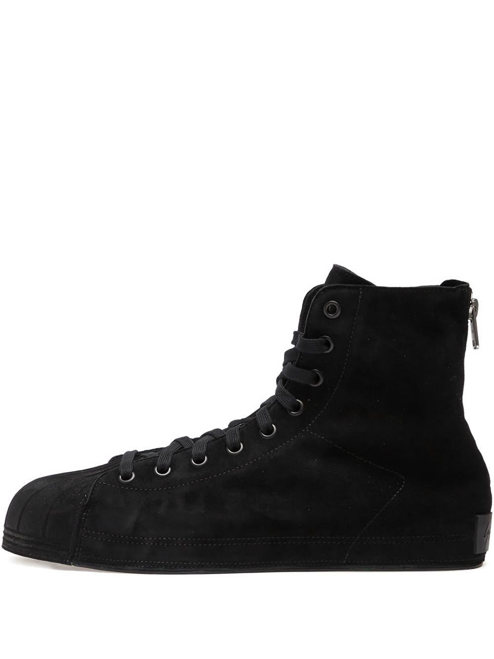 Sneakers con lacci e zip in nero 