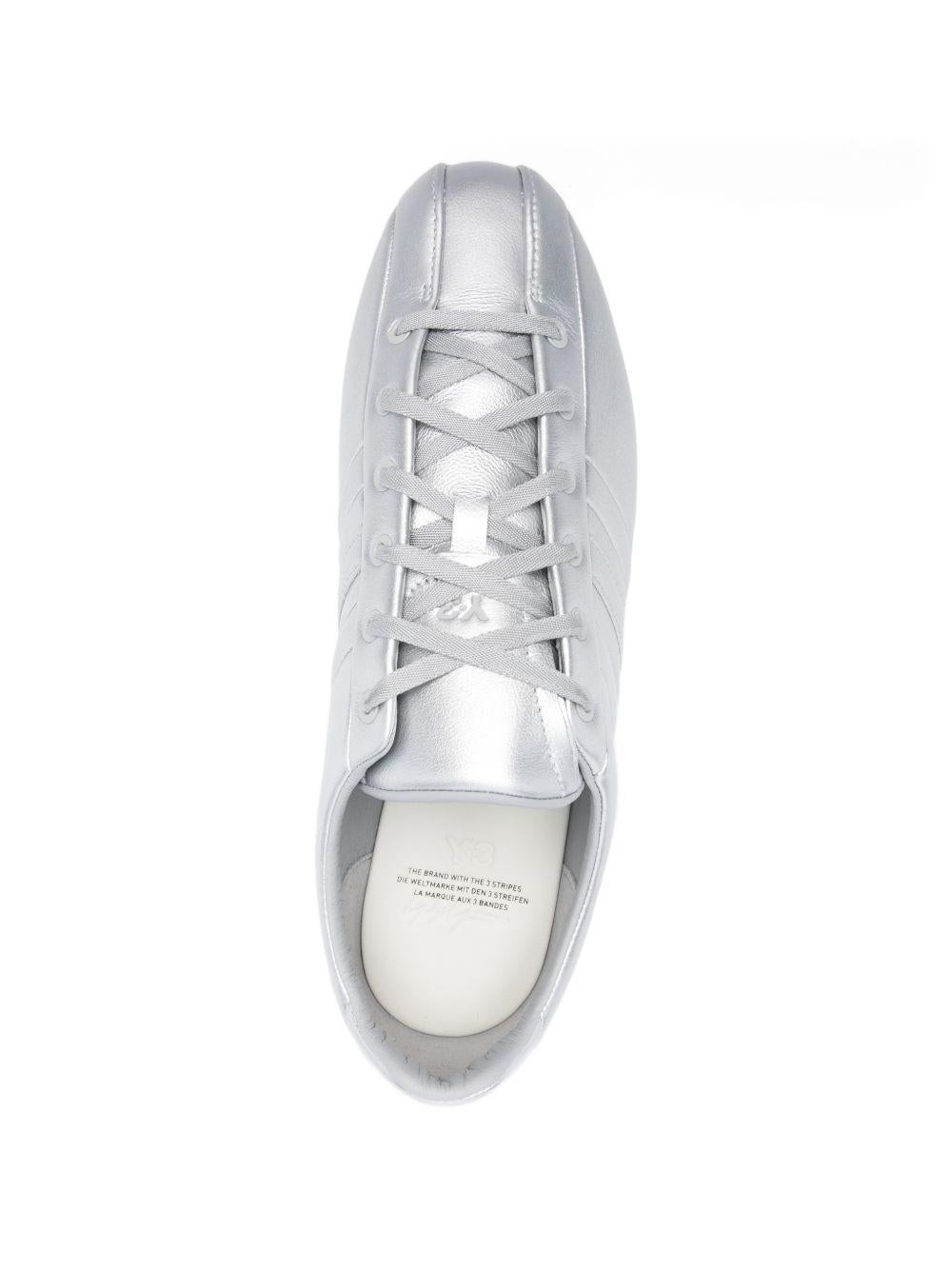 Sneakers con dettaglio a tre righe in bianco Y-3 - uomo 