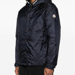 Piumino con cappuccio e logo in blu Moncler - uomo 