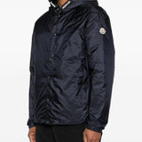 Piumino con cappuccio e logo in blu Moncler - uomo 