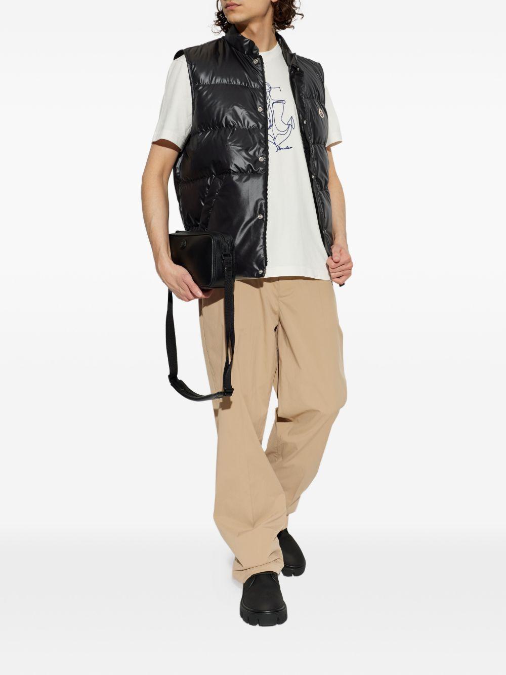 Gilet imbottito con patch logo in nero Moncler - uomo 
