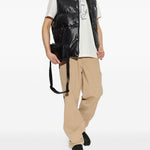 Gilet imbottito con patch logo in nero Moncler - uomo 