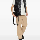 Gilet imbottito con patch logo in nero Moncler - uomo 