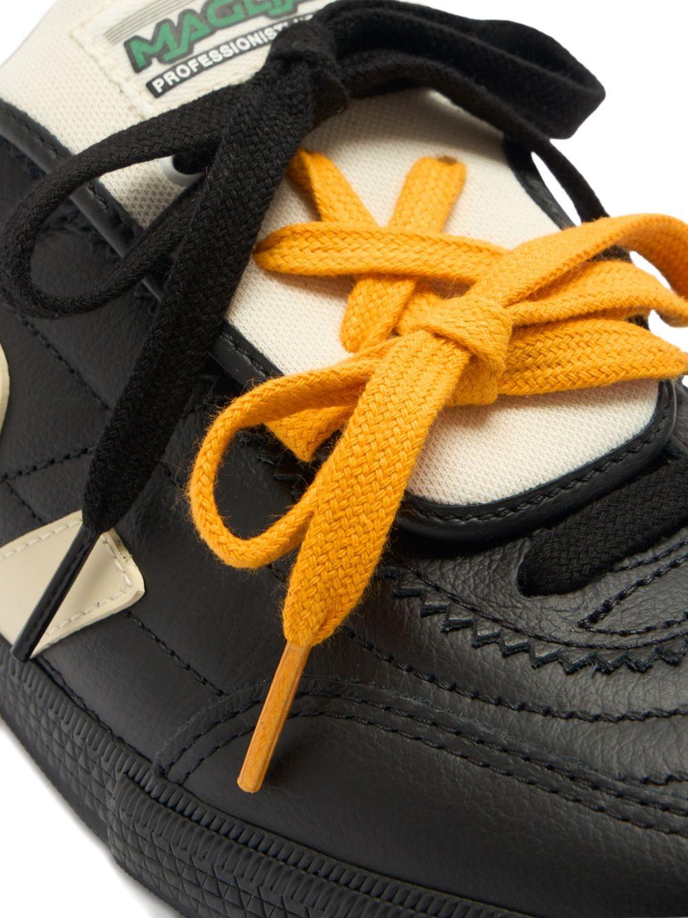 Sneakers con linguetta panenka in nero Veja x magliano - donna 