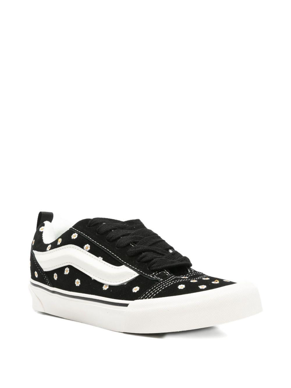 Sneakers knu skool con ricamo a fiori in nero 