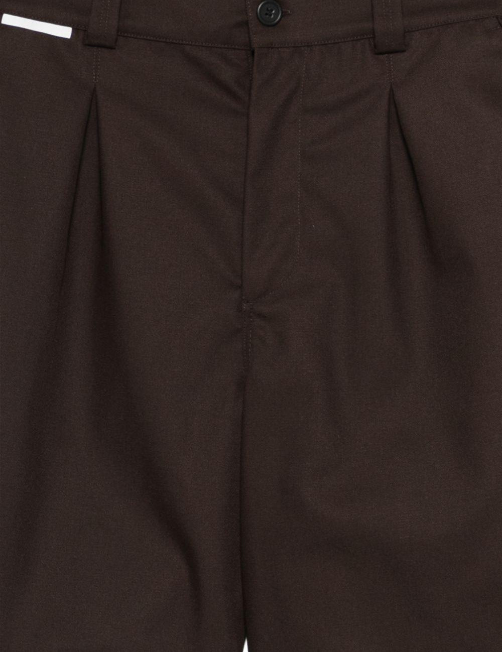 Pantaloncini con piega anteriore in marrone Gr10k replicated - uomo 