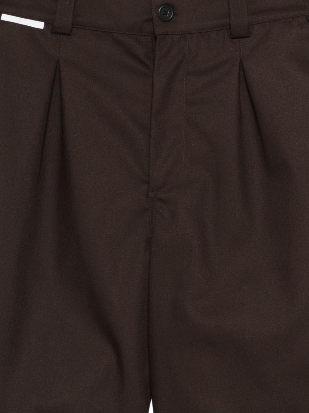 Pantaloncini con piega anteriore in marrone Gr10k replicated - uomo 