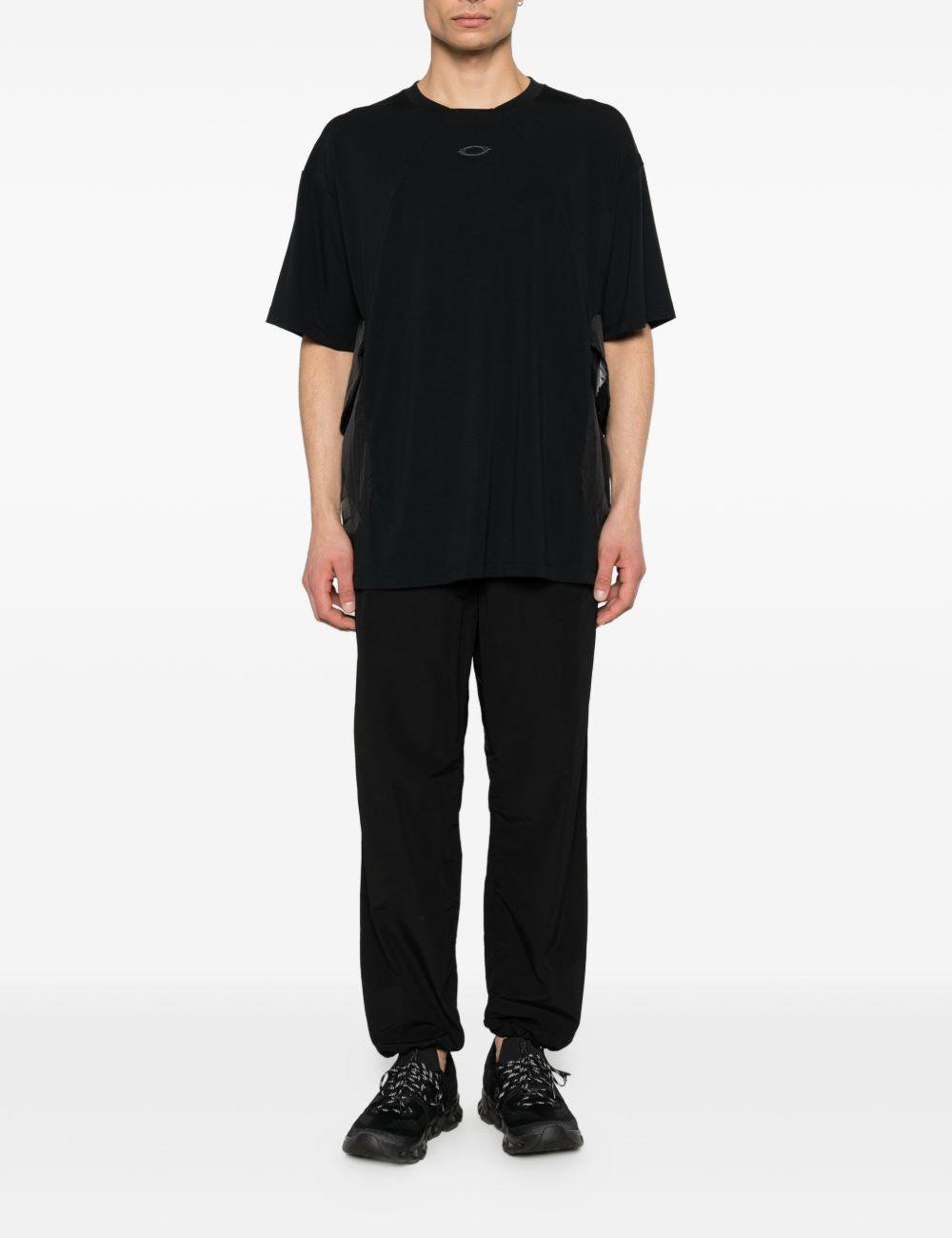 T-shirt con logo e dettaglio in nero Oakley - uomo 