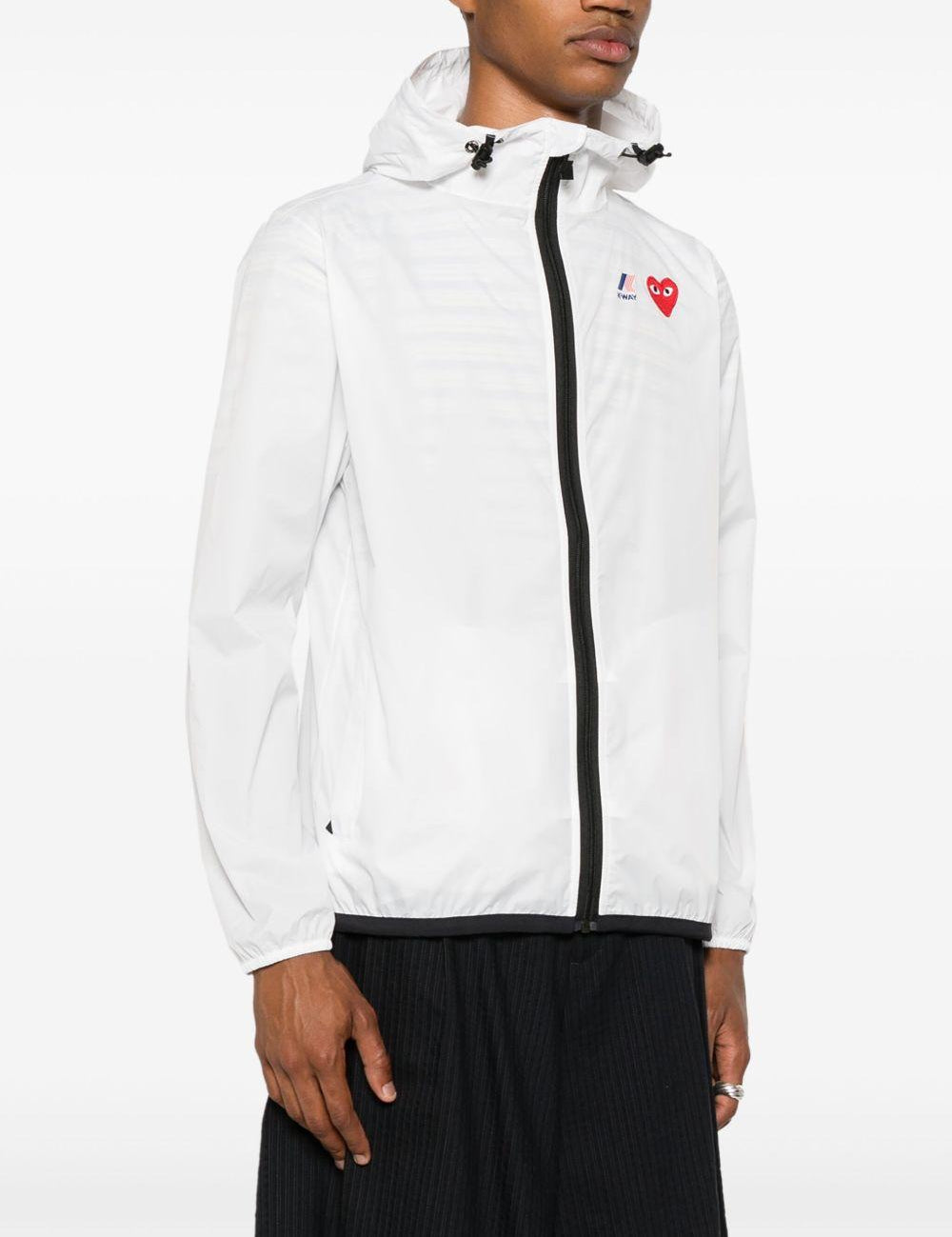 Impermeabile con cappuccio e logo in bianco Comme des garcons play x k-way - unisex 