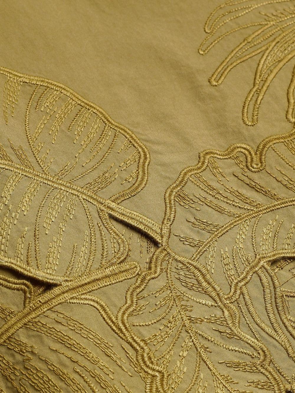Pantaloni con ricamo mahon in verde 