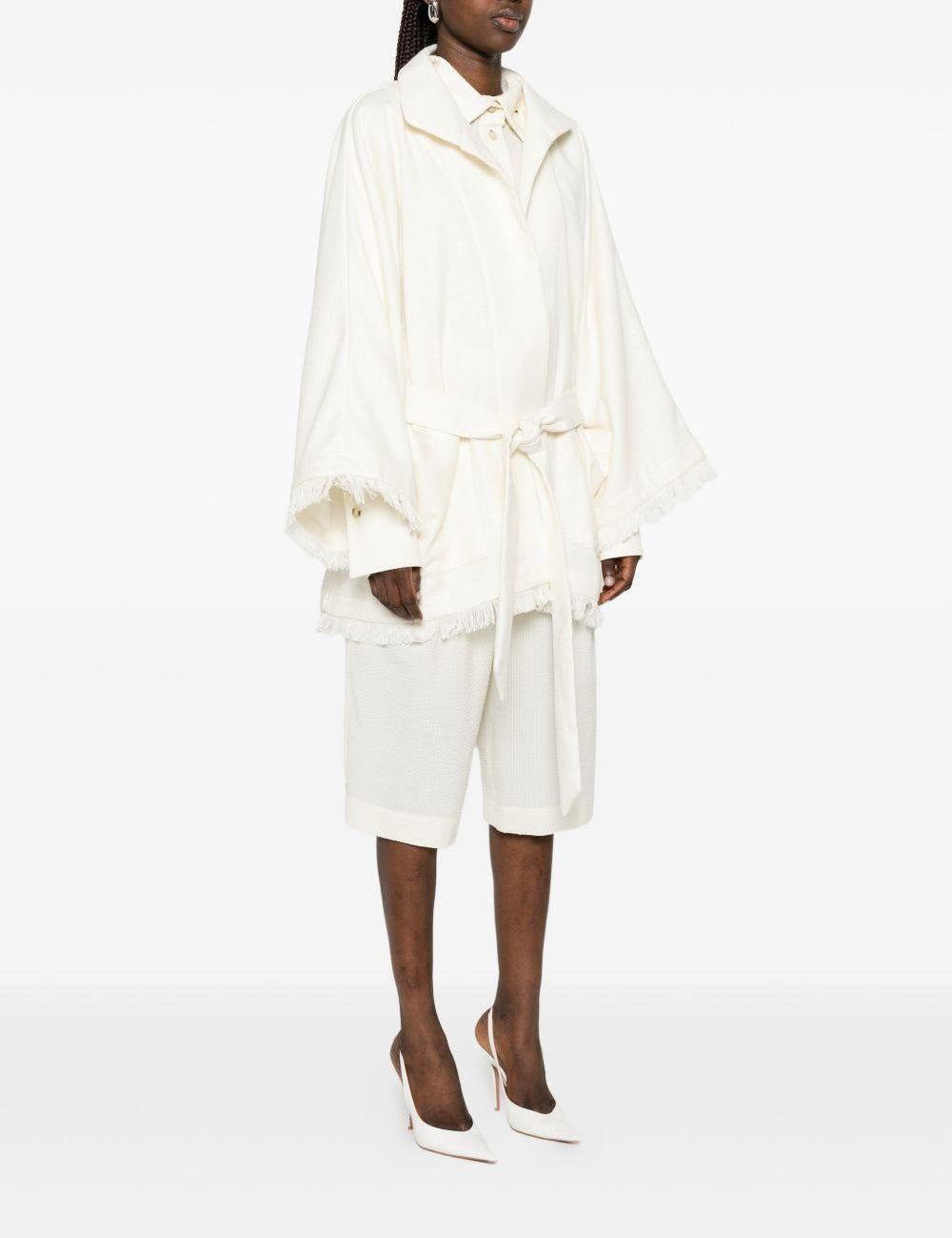 Cappotto con frange e cintura in bianco Batakovic - donna 