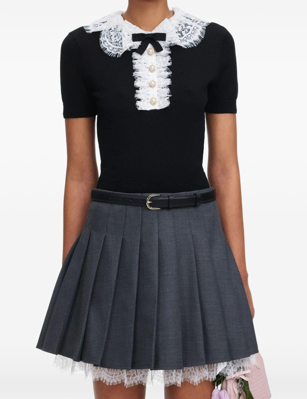Polo con colletto in pizzo in nero 