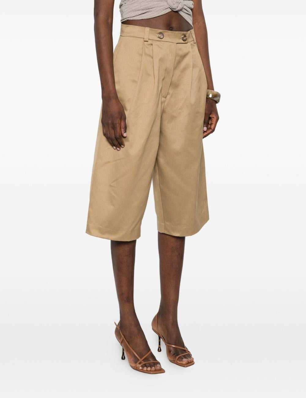Pantaloncini con pieghe in beige Batakovic - donna 